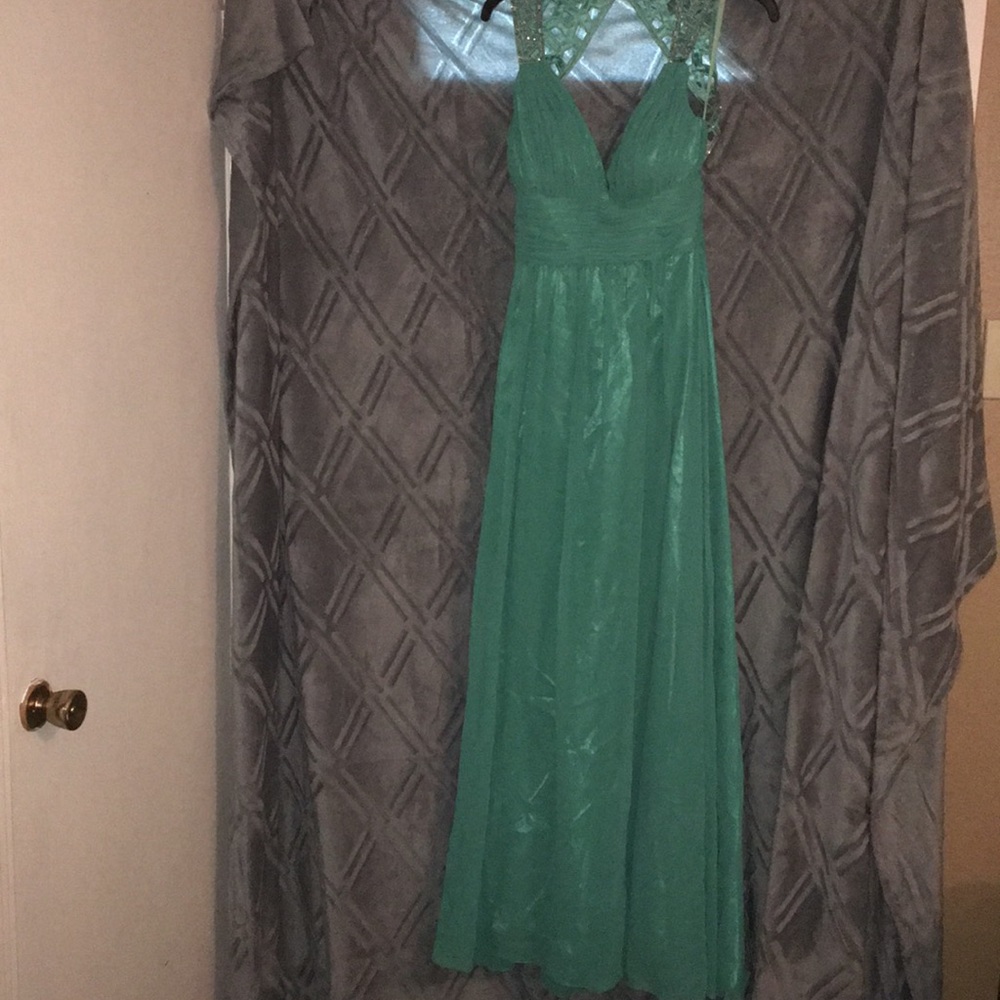 Formal Dress - Picture 4 of 4